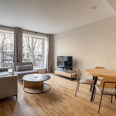 Beautiful Minimalist 1bd Near Montmartre Appartamento