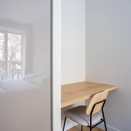 Beautiful Minimalist 1bd Near Montmartre * Parigi