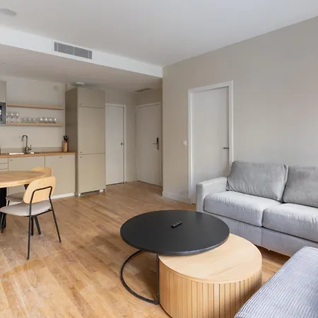 Beautiful Minimalist 1bd Near Montmartre * Parigi