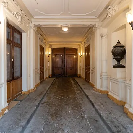 Beautiful Minimalist 1bd Near Montmartre Appartamento *