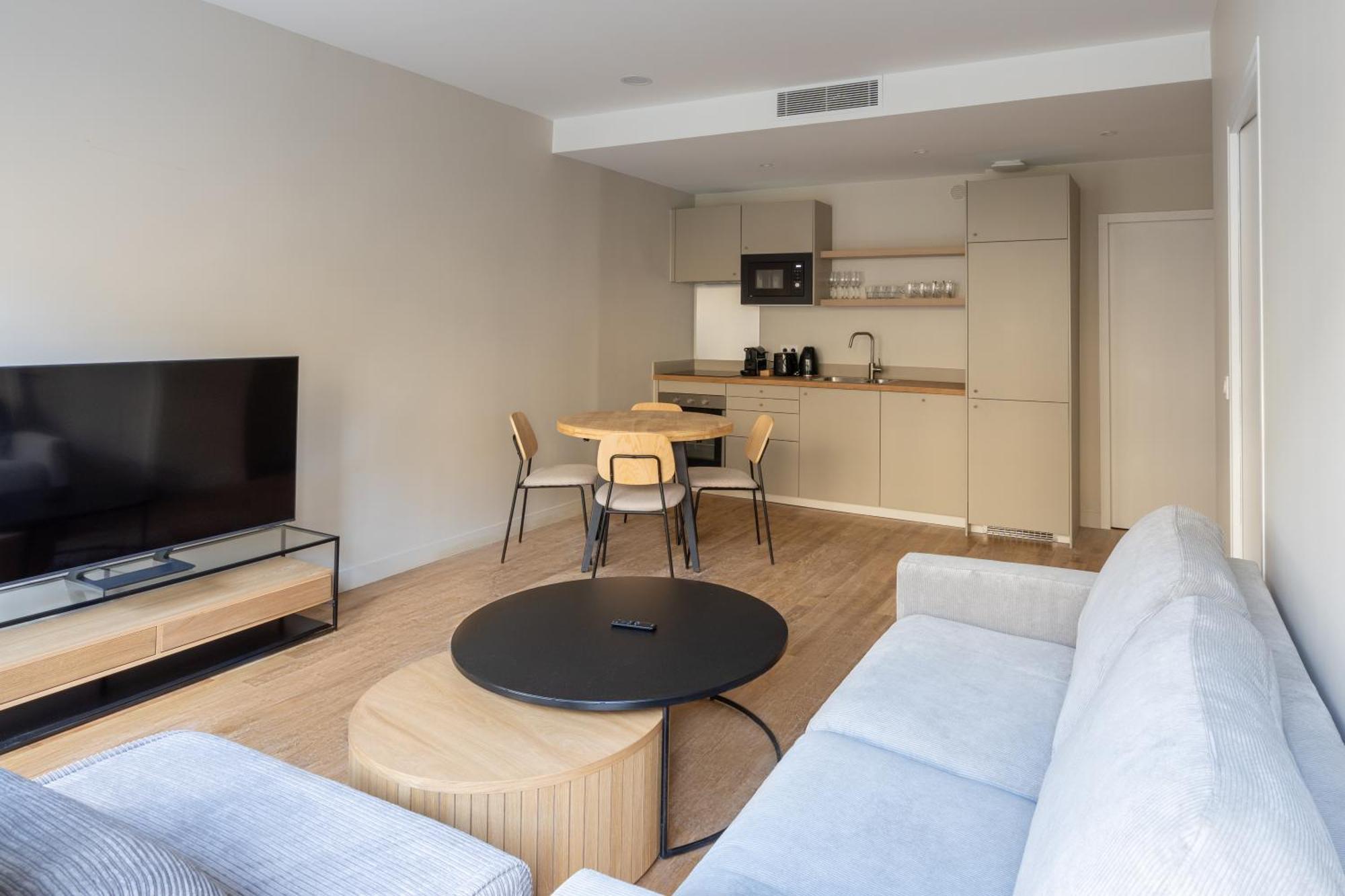 Beautiful Minimalist 1bd Near Montmartre Appartamento *